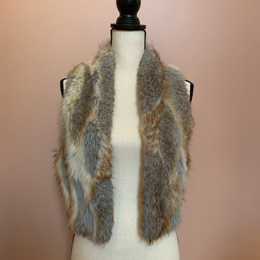 I Love H81 | Faux Fur Brown Vest medium